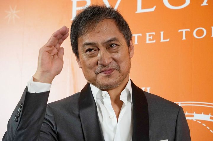 「ブルガリホテル東京」のオープニングパーティーに出席した渡辺謙、2023年4月4日、東京都中央区