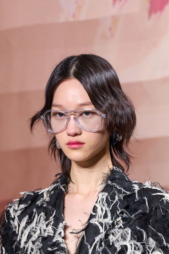 ウラ ジョンソン 2025年春夏コレクションより。