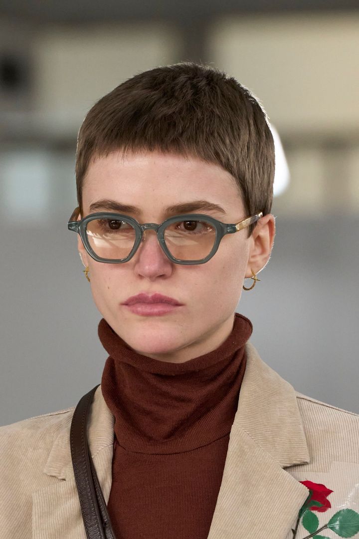 アンダーカバー 2024-25年秋冬コレクションより。