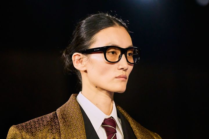 サンローラン 2025年春夏コレクションより。