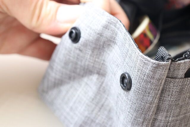 ダイソー ペンケース（マチが広がる、ボタン付） ボタン マチが広がる