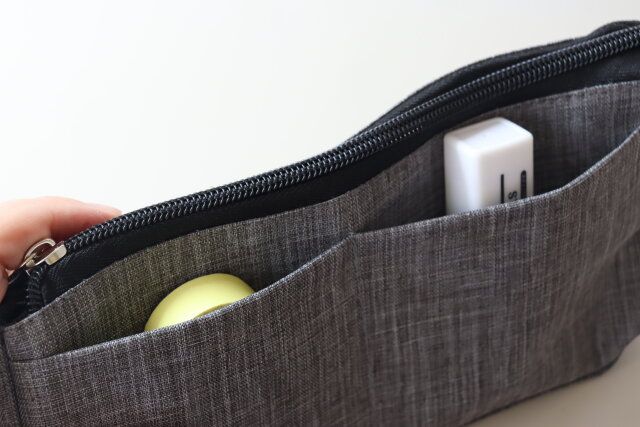 ダイソー ペンケース（マチが広がる、ボタン付） 外ポケット