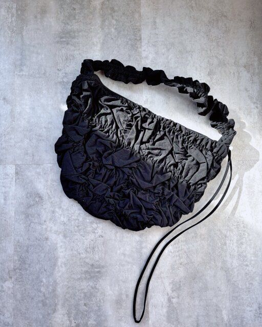 GU ギャザーショルダーバッグ BLACK