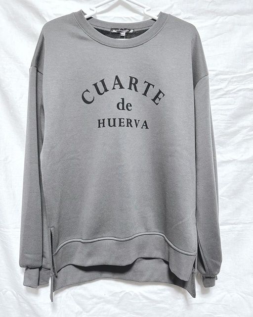 しまむら「ボンディングアーチフロッキープリントプルオーバー」