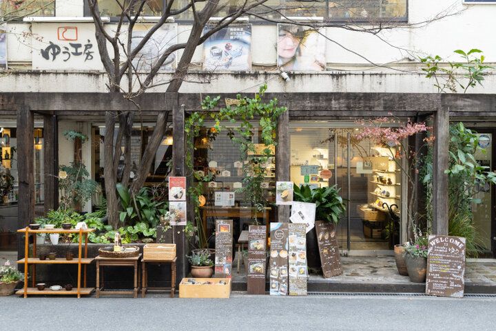 好きな器でカフェラテを。陶芸体験もできる大阪・梅田の「うつわcafeと手作り雑貨の店ゆう 大阪梅田店」