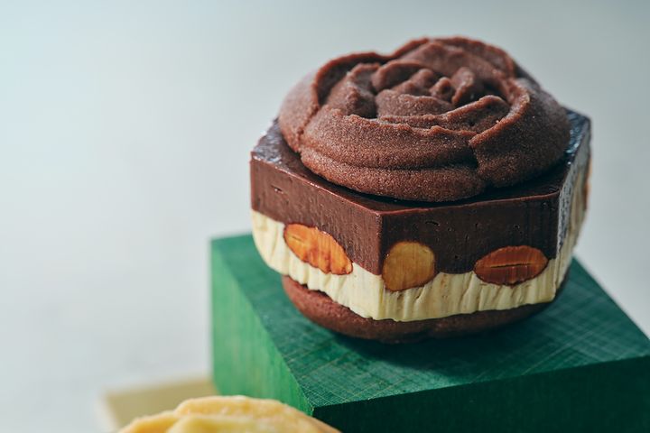 「フレッシュ‧チューリップローズ プラリネチョコレート」