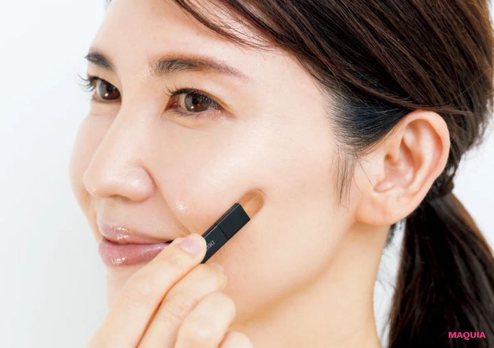 友利 新流ベースメイクを本人が実演！ テカリを抑える下地から仕上げの“リフ粉”まで完全公開_9