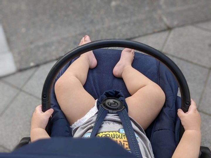 娘を連れて病院へ（画像はイメージ） 