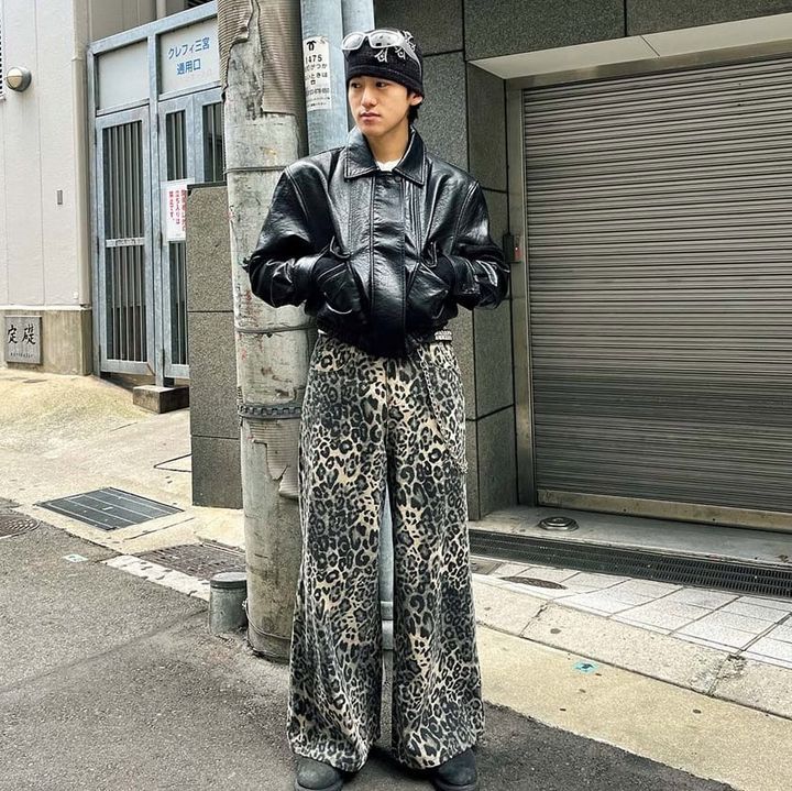 【SNAP】ワイドなレオパード柄パンツで個性を！ 金子悠峨さん