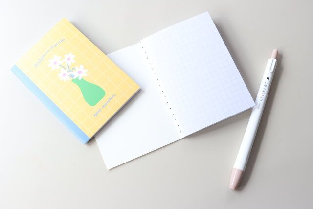 ダイソーの海外風A7ノート（フラワー、40枚、2冊）