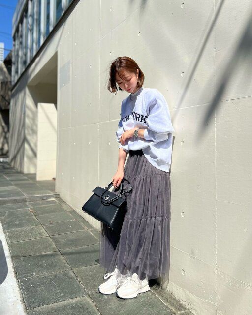 白に近いグレー スウェット 着用