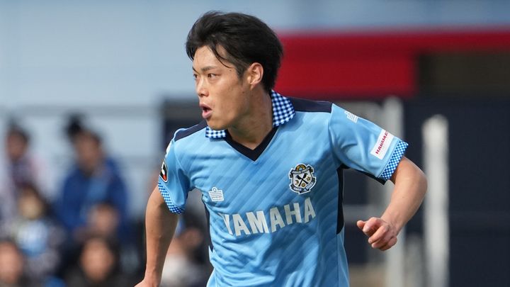 開幕直後の電撃移籍！J1初昇格チーム、J2降格の名門から実力派MFを獲得 「チャレンジしたい気持ちが1番に…」