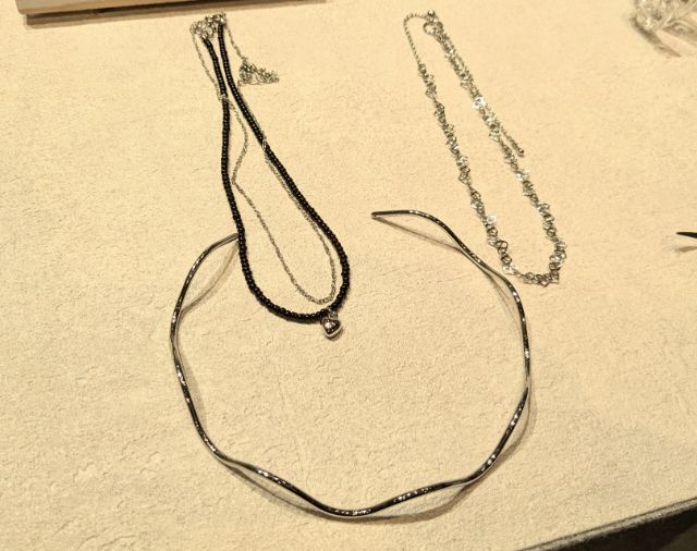 シルバーのネックレス