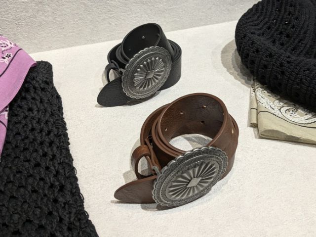 コンチョバックルベルト2つ