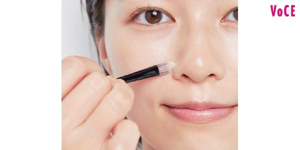 肌にソワソワと軽いタッチで薄く均一に塗布。