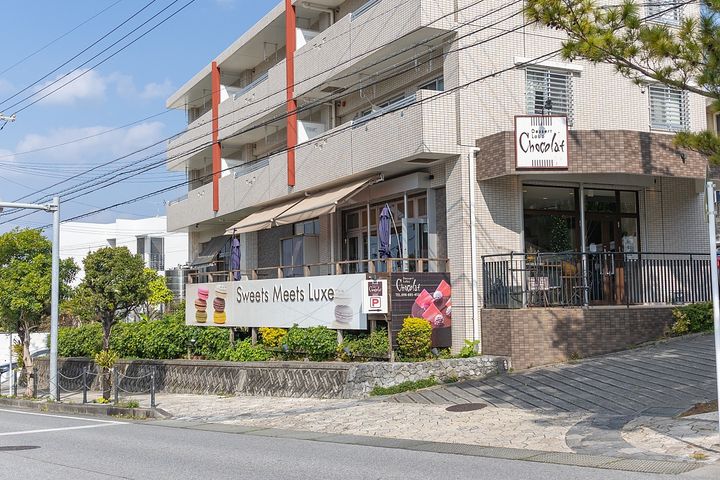 金城ダムの向かいに位置するDesert Labo Chocolat