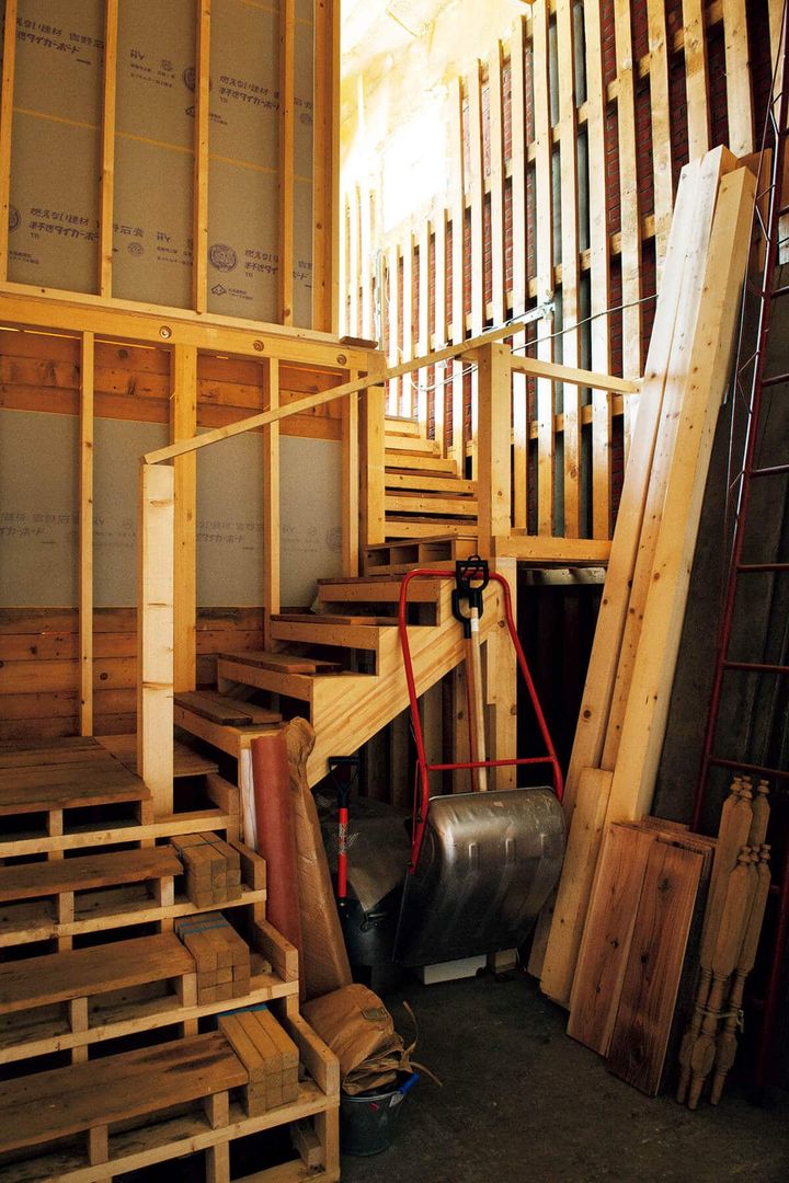 〈Kolonihave〉代表・大谷浩輔／北海道 自宅 施工中の階段