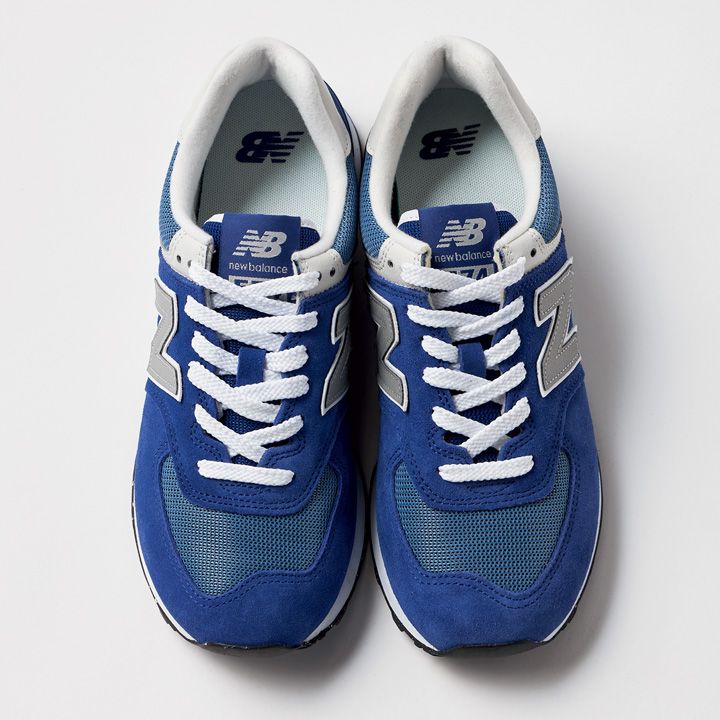 モノトーンスタイルに合わせたいオシャレなカラフルスニーカー