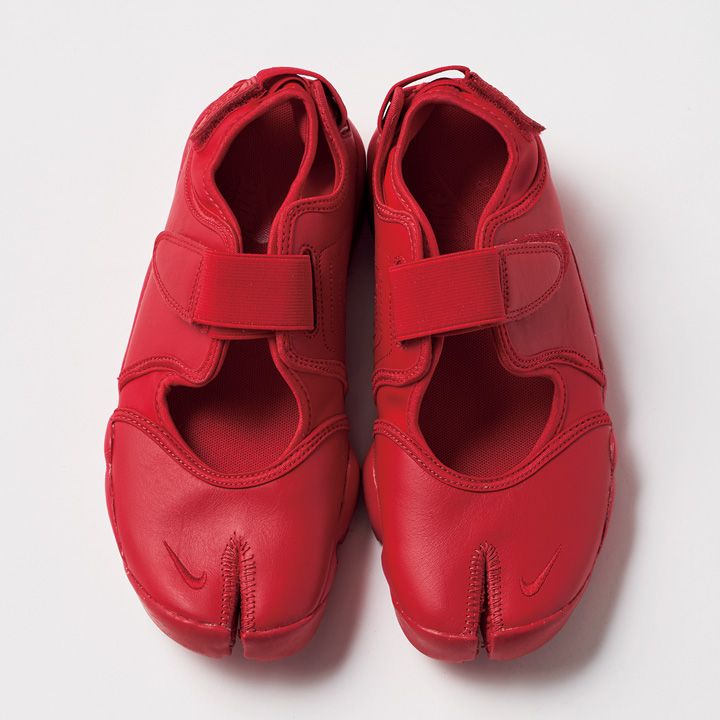 モノトーンスタイルに合わせたいオシャレなカラフルスニーカー