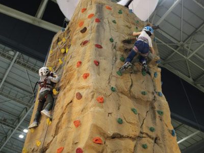 “モンベル” クライミングやカヤックまで！創業50周年記念イベントを大阪で開催