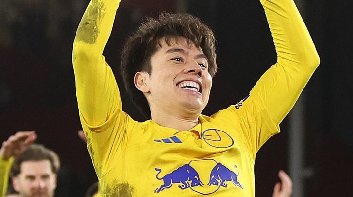 英国で愛される26歳日本代表MF、頂上決戦で英雄ゴール！ベンチも全員駆け寄り歓喜爆発