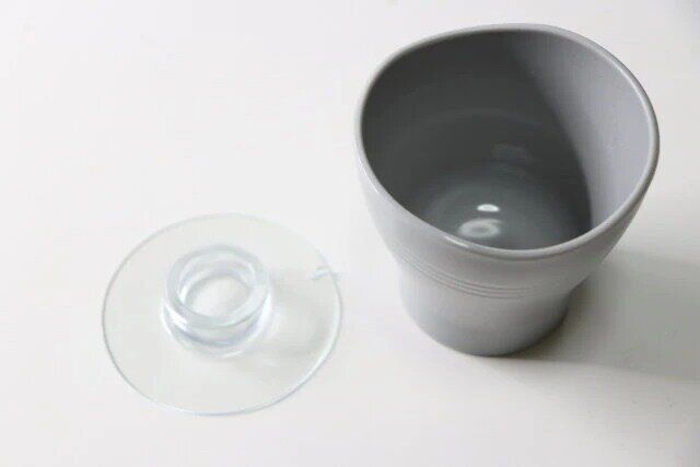 ダイソー 歯磨きコップ 吸盤タイプ