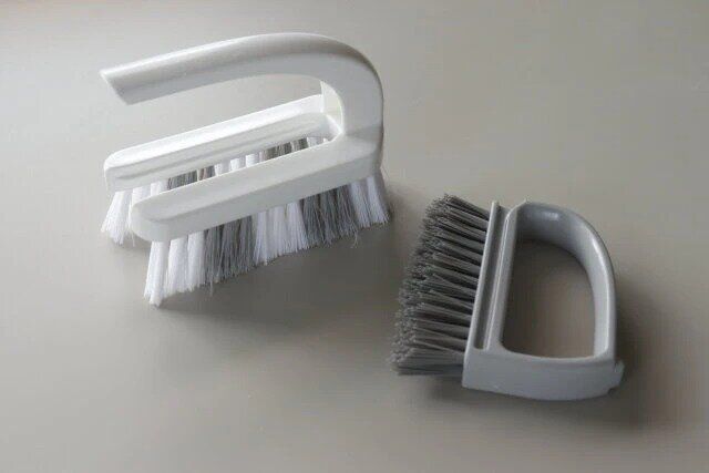 ダイソー ハードブラシ 泡もちブラシ