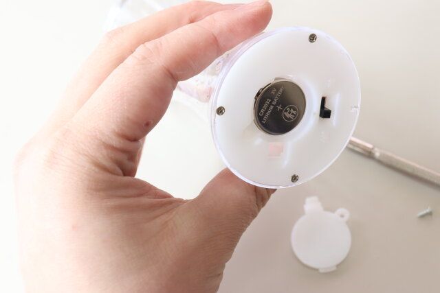 セリア クリスタルランプ 電池 ネジ