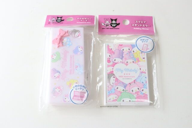 セリアのアクセサリーケース MM 50周年とスクエアスタンドミラー MM 50周年のパッケージ