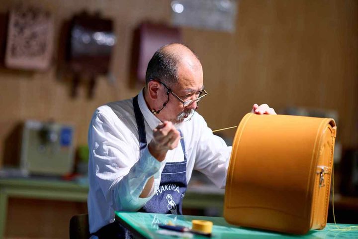 熟練職人のオールハンドメイドで叶える、研ぎ澄まされた洗練のデザインが人気の理由。