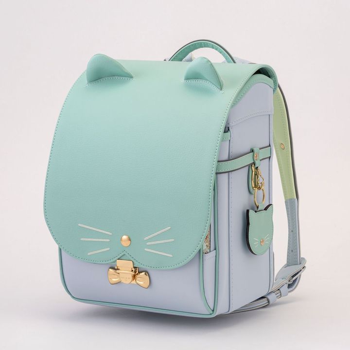 トレンドを反映したくすみ系ピンクやミントグリーンも揃う。