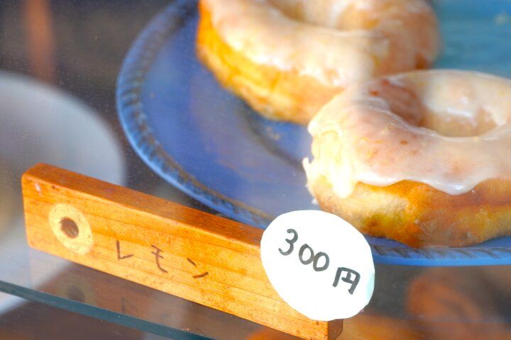 鎌倉・材木座の住宅街で見つけた別腹のおやつ♪大きいのにペロリと食べられる「べつばらドーナツ」