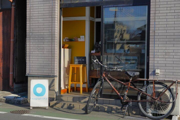 鎌倉・材木座の住宅街で見つけた別腹のおやつ♪大きいのにペロリと食べられる「べつばらドーナツ」