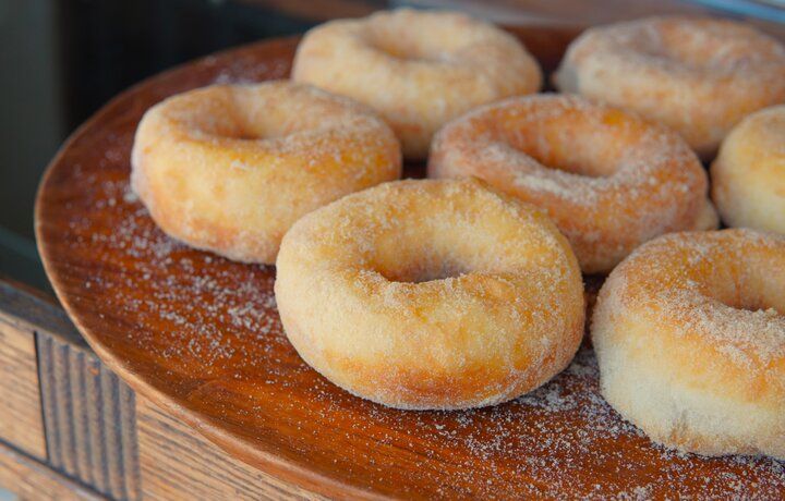 鎌倉・材木座の住宅街で見つけた別腹のおやつ♪大きいのにペロリと食べられる「べつばらドーナツ」