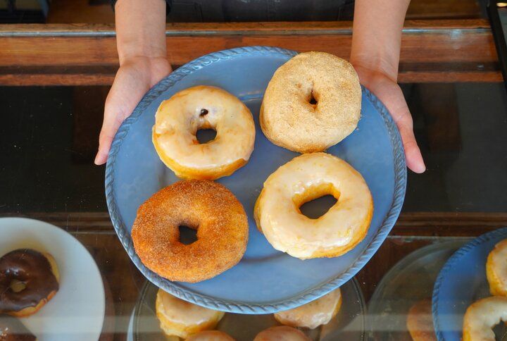 鎌倉・材木座の住宅街で見つけた別腹のおやつ♪大きいのにペロリと食べられる「べつばらドーナツ」