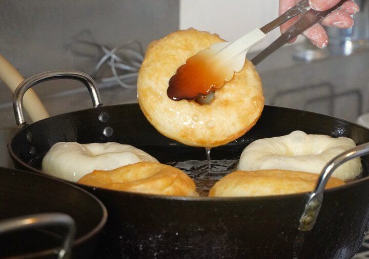 鎌倉・材木座の住宅街で見つけた別腹のおやつ♪大きいのにペロリと食べられる「べつばらドーナツ」