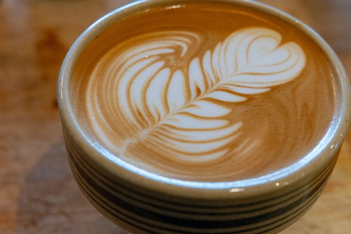 カフェラテ630円はアイスでも、ホットでも