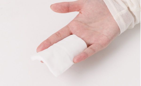 肌とコットンが直接触れないようにみっちりと