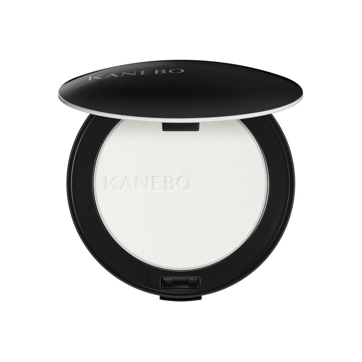 カネボウ クリスタライズドフィックスパウダー ￥7150（ケース・パフつき）／カネボウインターナショナルDiv.