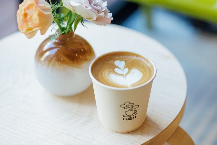 花とコーヒーに癒やされる、名古屋・矢場町の「roku flowers and coffee」