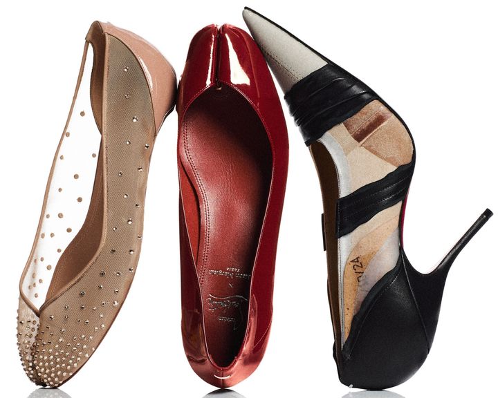 「Maison Margiela by Christian Louboutin（メゾン マルジェラ バイ クリスチャン ルブタン）」と「Christian Louboutin by Maison Margiela（クリスチャン ルブタン バイ メゾン マルジェラ）」、それぞれ3つから4つのスタイルで構成された2つのカプセルコレクションは、両メゾンのオンラインストアと一部店舗にて3月21日（水）に発売される。