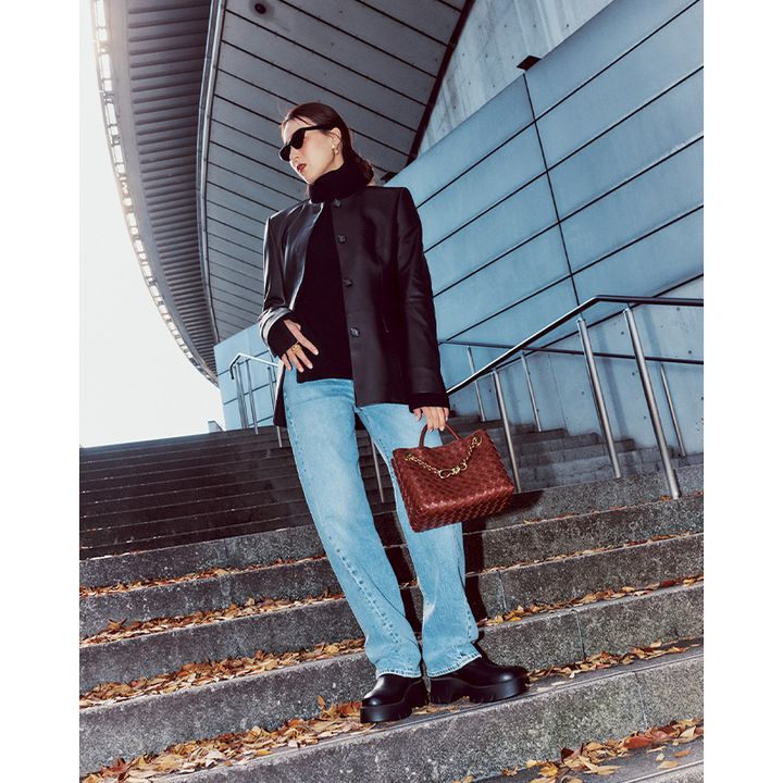 トーテムのレザージャケットはデニムコーデをオシャレに格上げ