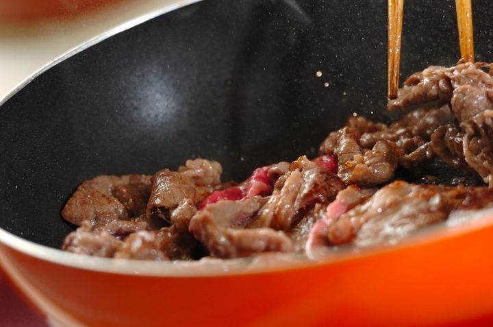 牛肉と根菜の煮物の作り方1