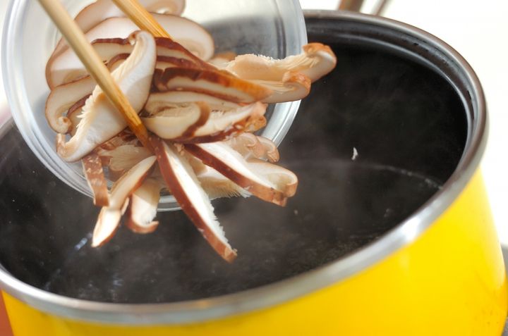 とろろ昆布入りショウガ汁の作り方1