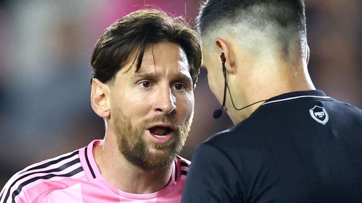 37歳メッシ、開幕戦での問題行為で罰金処分！「相手の顔、頭、首に…」