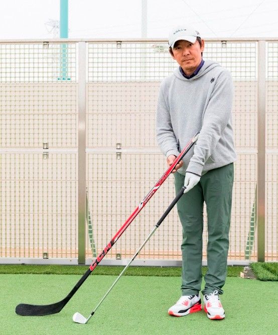 上級者は“左手の甲を下にインパクト”！真っすぐ強く打つコツは？