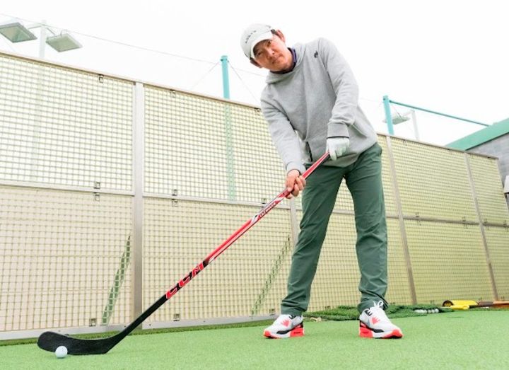 上級者は“左手の甲を下にインパクト”！真っすぐ強く打つコツは？