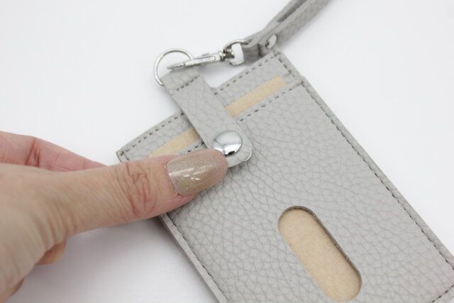 レザー調パスケース（ベーシック） ボタン付き