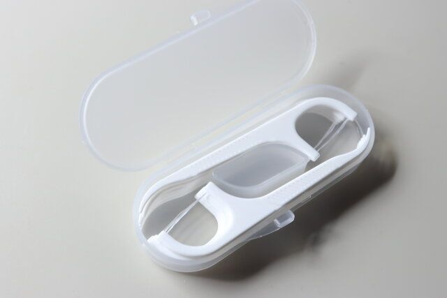 セリアのありそうでなかった4876 デンタルフロス 10P ケース入