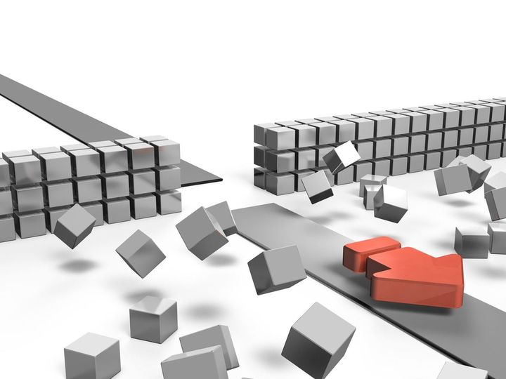 進路を塞いでいる障害物を破壊して前進する矢